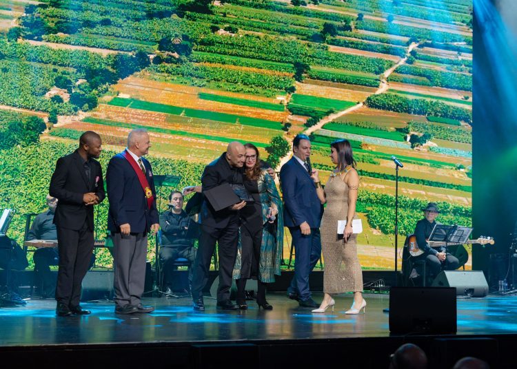 من الفلكلور إلى أم كلثوم – أمسية مصرية راقية تجمع العالم تحت أضواء الفن.