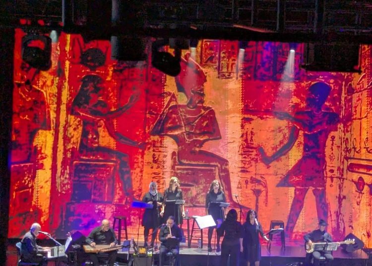 من الفلكلور إلى أم كلثوم – أمسية مصرية راقية تجمع العالم تحت أضواء الفن.