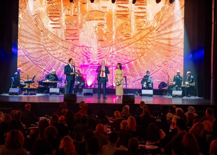 من الفلكلور إلى أم كلثوم – أمسية مصرية راقية تجمع العالم تحت أضواء الفن.